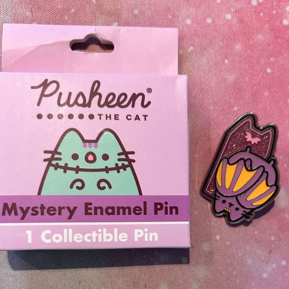 Pusheen 2022 Halloween Blind Box Enamel Pin - Bat